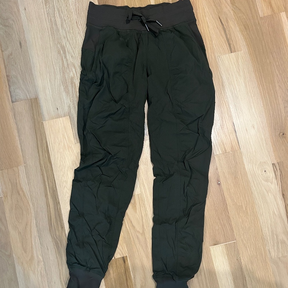 Lululemon army green trousers